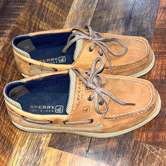 Boys Sperry’s size 5.5 worn once - Picture 1 of 3